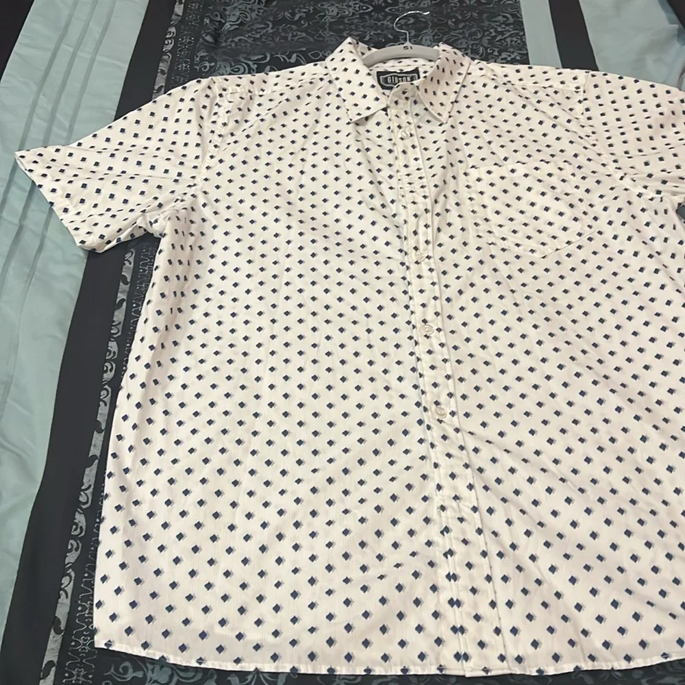 Gibson White Shirt with Navy Patterns, very nice short sleeve, size XL - Picture 2 of 8